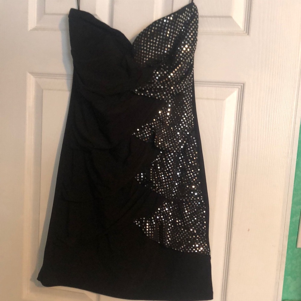 Strapless back sequence dress